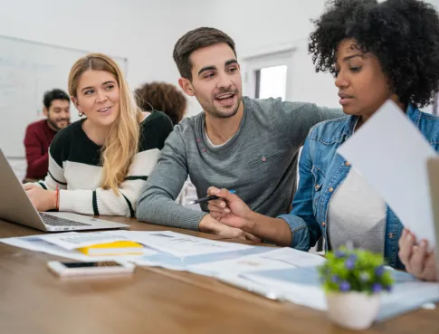 Cultiver les Talents : le Rôle Clé du Mentorat et du Tutorat en Milieu Professionnel