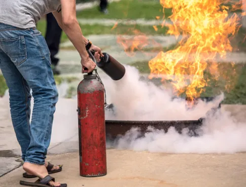 Pr&eacute;parer vos &eacute;quipes pour les f&ecirc;tes : la s&eacute;curit&eacute; incendie avant No&euml;l, un enjeu trop souvent sous-estim&eacute;